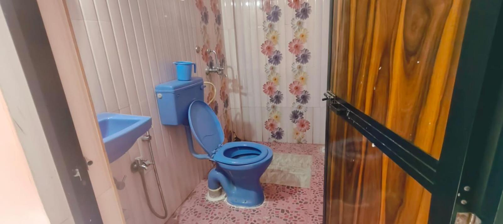 Esther Guest House كالانغيُت الغرفة الصورة