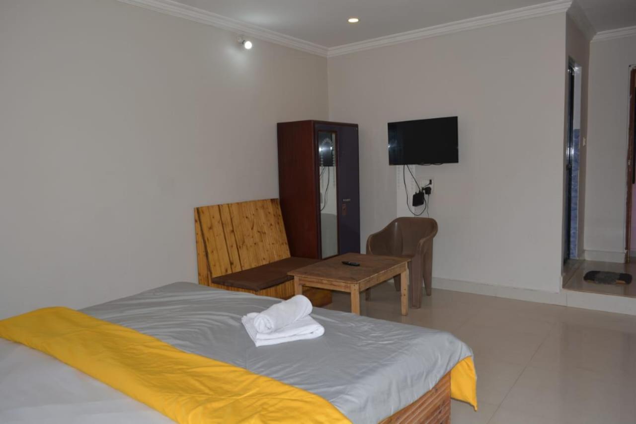 Esther Guest House كالانغيُت الغرفة الصورة
