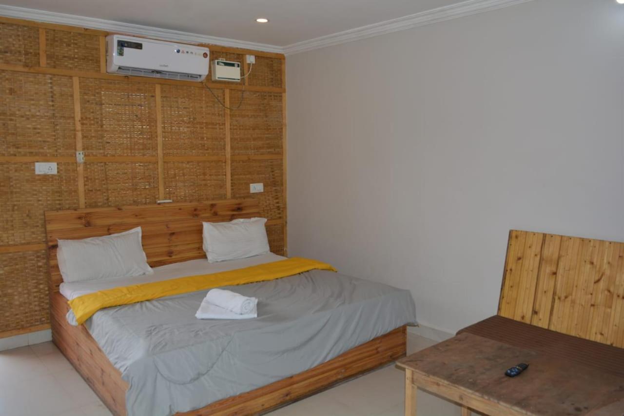 Esther Guest House كالانغيُت الغرفة الصورة